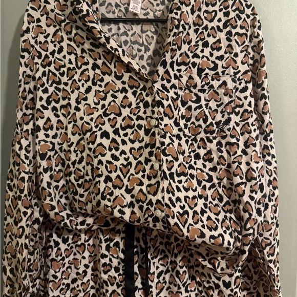 Victoria’s Secret Heart Leopard Print Pajamas - Picture 1 of 7